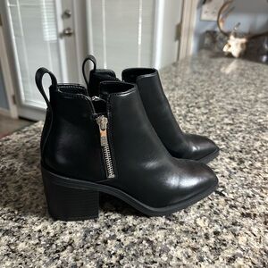Brand New, without Tags, never worn